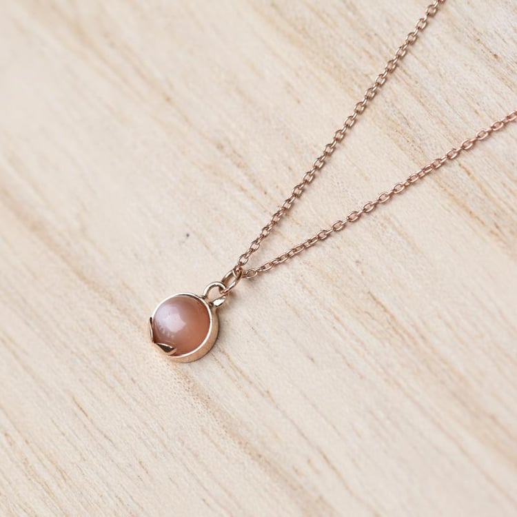 Zlatý náhrdelník s cabochon broskvovým kamenem 49101