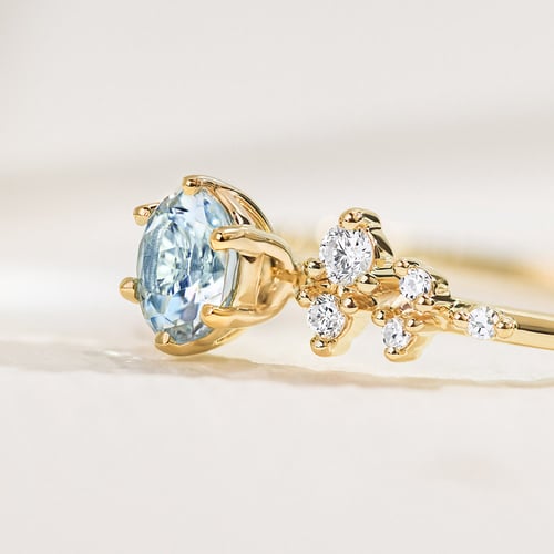 Zásnubní prsten s akvamarínem a diamanty Olha