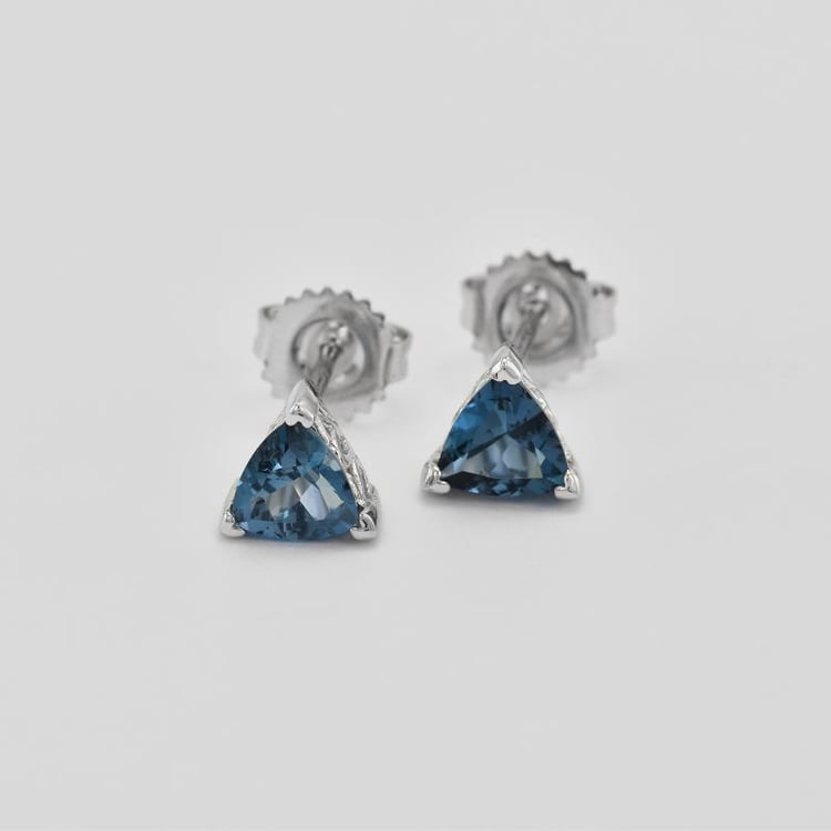 Londýnský topaz ve stříbrných náušnicích 4624