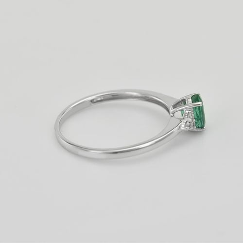 Zásnubní prsten se smaragdem a diamanty Sheldo