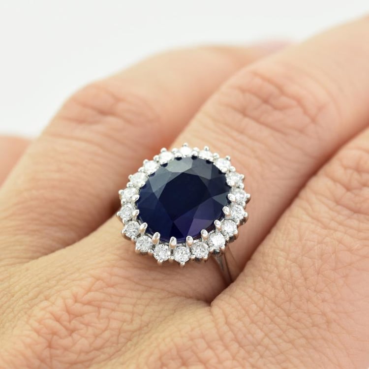 Zlatý prsten se safírem 13108