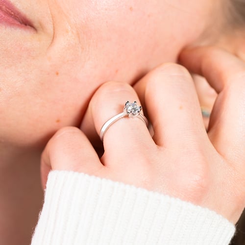 Zásnubní prsten s 0.3ct IGI certifikovaným diamantem Iravan
