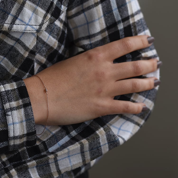 Zlatý náramek s červenou diamantovou kostkou 62259