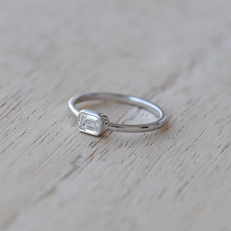 Prsten s emerald diamantem 100358