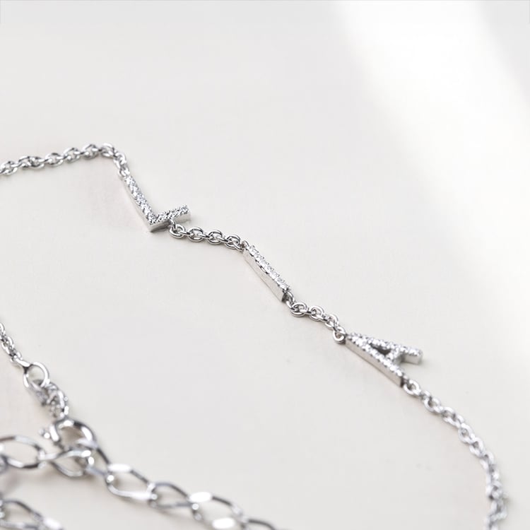 Stříbrný náhrdelník se 3 písmenky a lab-grown diamanty Lupe 152283