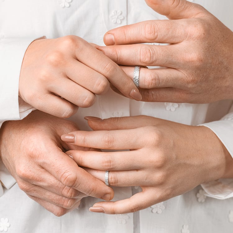 Snubní prsteny s atypickým povrchem Lays 155657