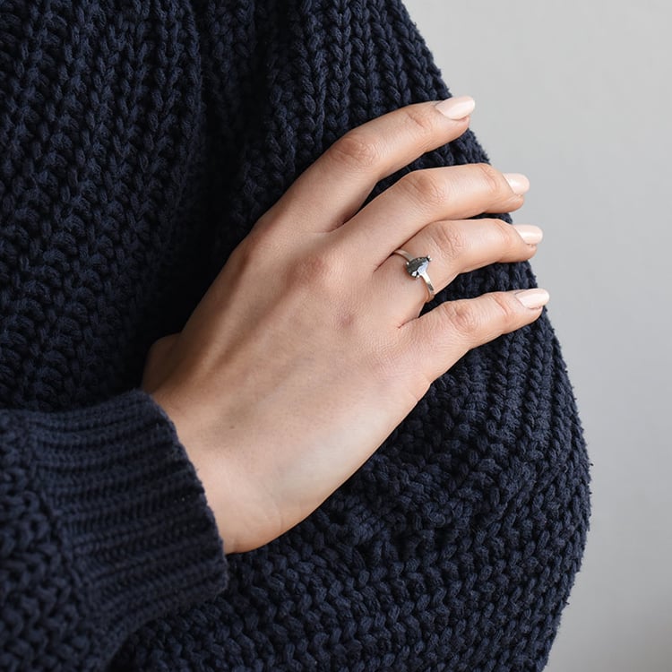 Prsten ze zlata s pear salt and pepper diamantem 74672