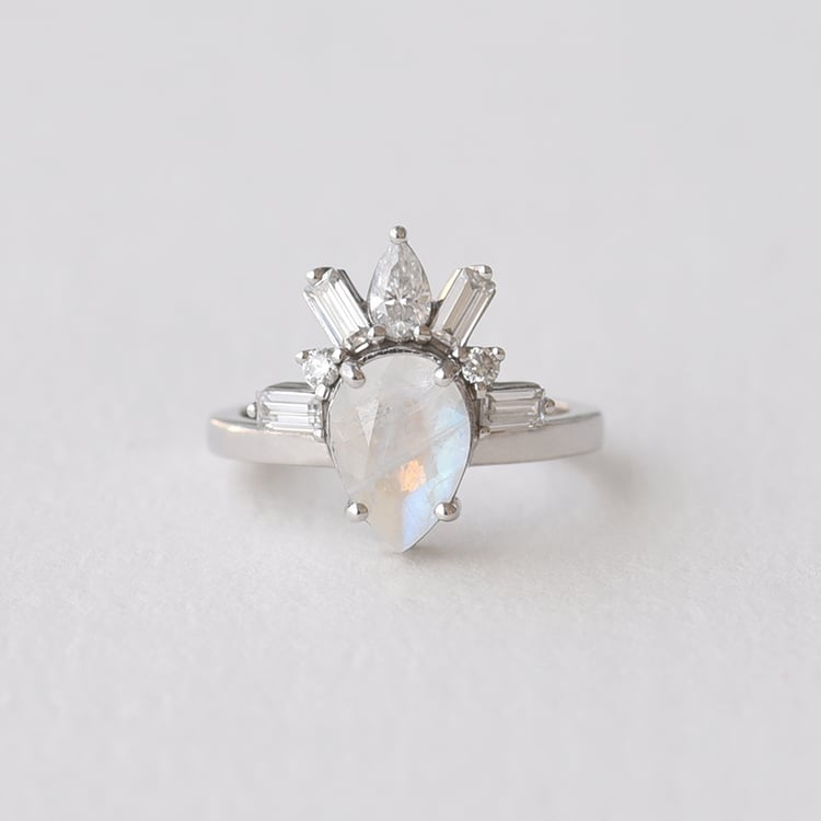 Prsten s měsíčním kamenem a moissanity 74642