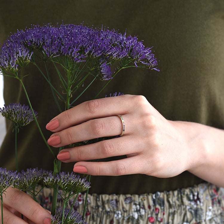 Zlatý prsten s drahokamy v barvě duhy 82438