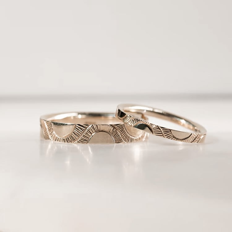 Snubní prsteny s ruční rytinou slunce Villa 165646