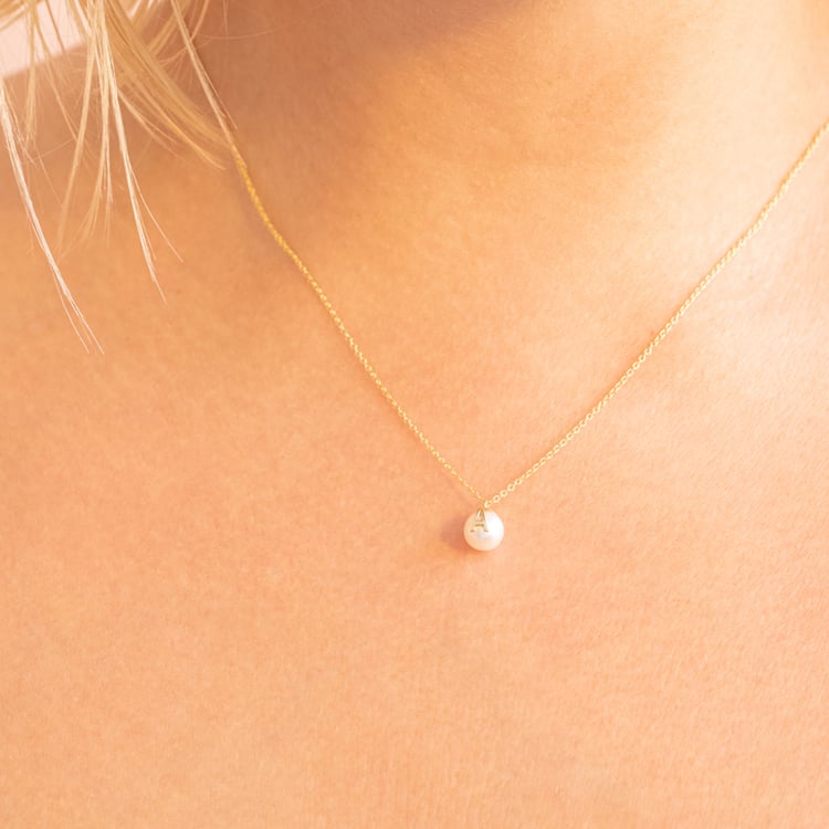 Přívěsek s perlou a písmenem Louie 103599