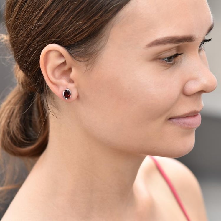 Granátové náušnice ze stříbra 30523