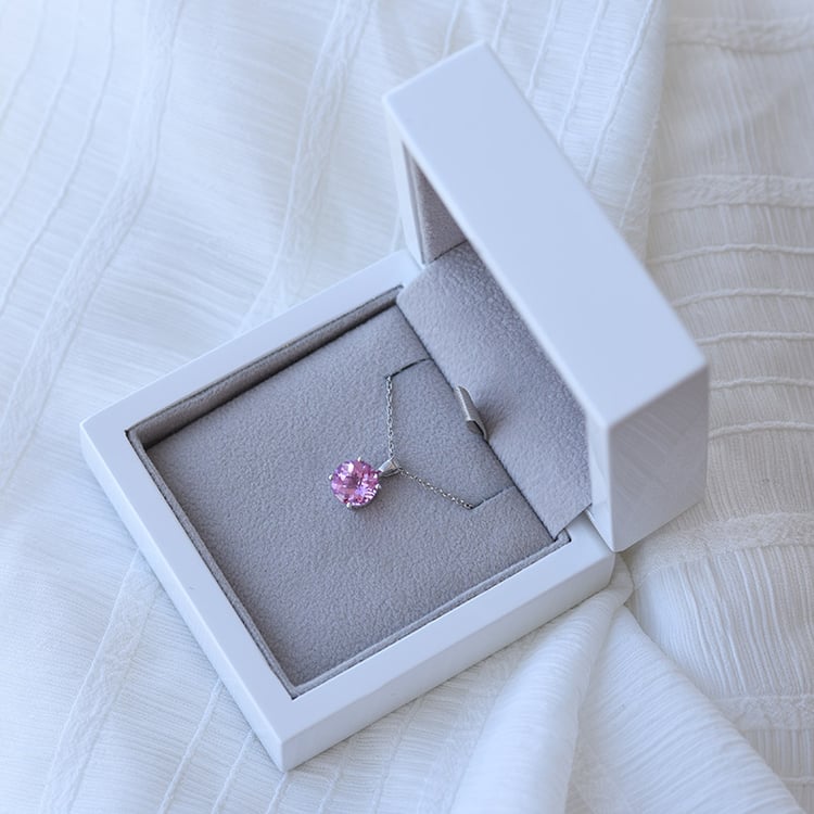 Náhrdelník s růžovým safírem 65297