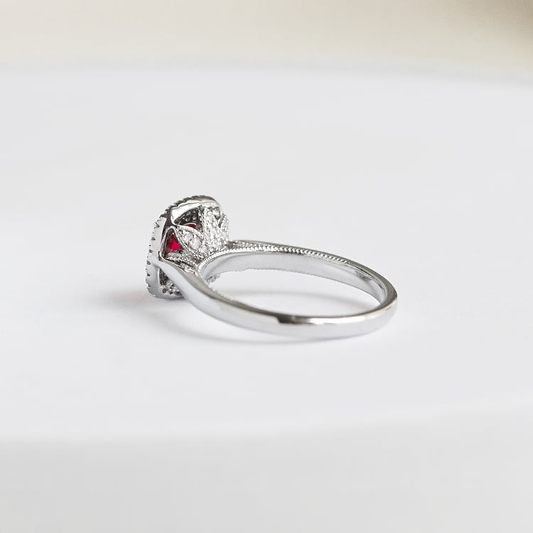 Luxusní zlatý prsten se spinelem a diamanty Charmaine 144642