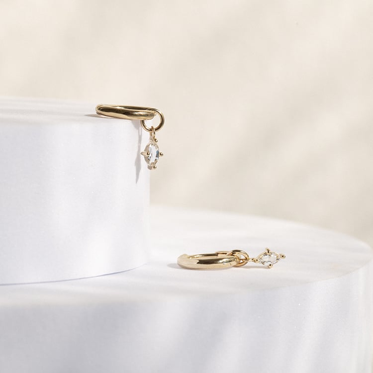 Stříbrné kruhové náušnice 2v1 s bílými topazy Savitri 142680