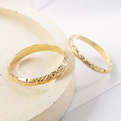 Snubní prsteny s ruční rytinou hvězd Alix