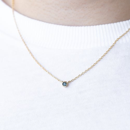 Stříbrný minimalistický náhrdelník s londýnským topazem Glosie
