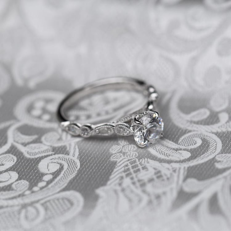 Diamantový zlatý zásnubní prsten 79360