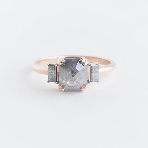 Zlatý prsten s asscher a baguette salt and pepper diamanty Veli