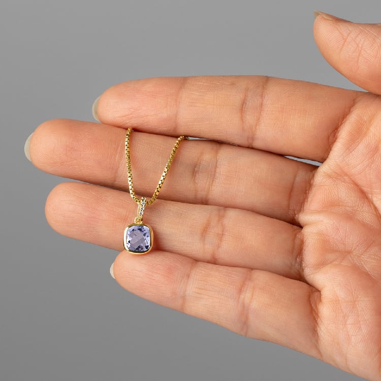 Zlatý bezel přívěsek s cushion tanzanitem a lab-grown diamanty Janice 150037