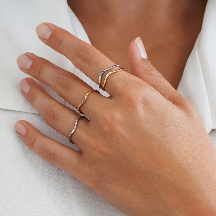 Stříbrný vykrojený prsten se třemi diamanty Cason 157752