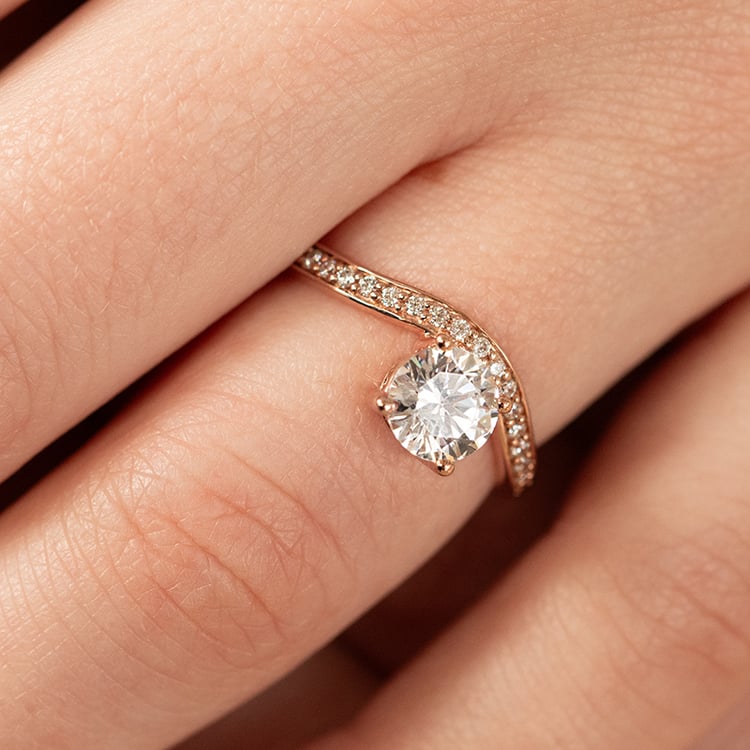 Atypický zásnubní prsten s lab-grown diamanty Sami 137603