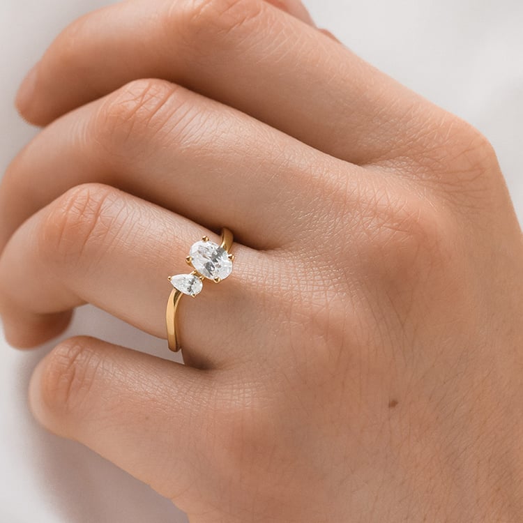 Prsten s oválným lab-grown diamantem 154897