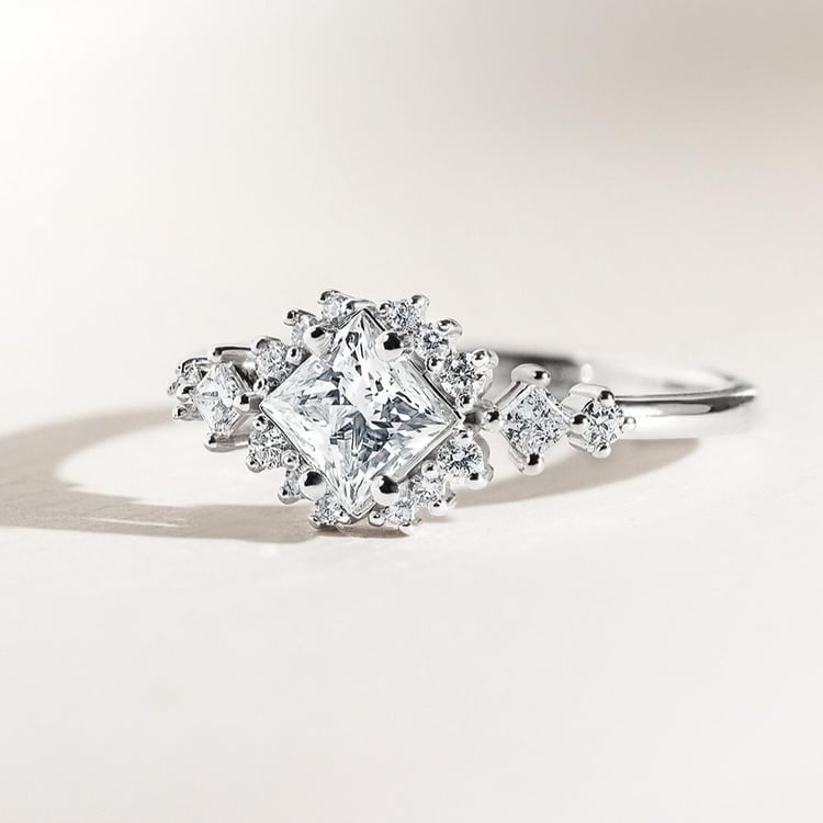 Zásnubní prsten z bílého zlata s princess lab-grown diamantem Medrie 158500