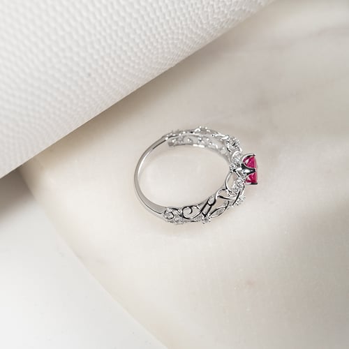 Vintage zásnubní prsten s rubínem a diamanty Chantal