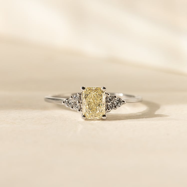 Zlatý zásnubní prsten s 0.60ct GIA certifikovaným diamantem Miha 139322