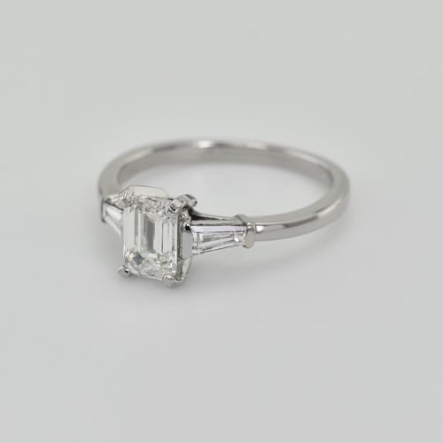 Zásnubní prsten s emerald diamantem Talmar