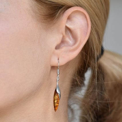 Visací jantarové náušnice ze stříbra Alexie