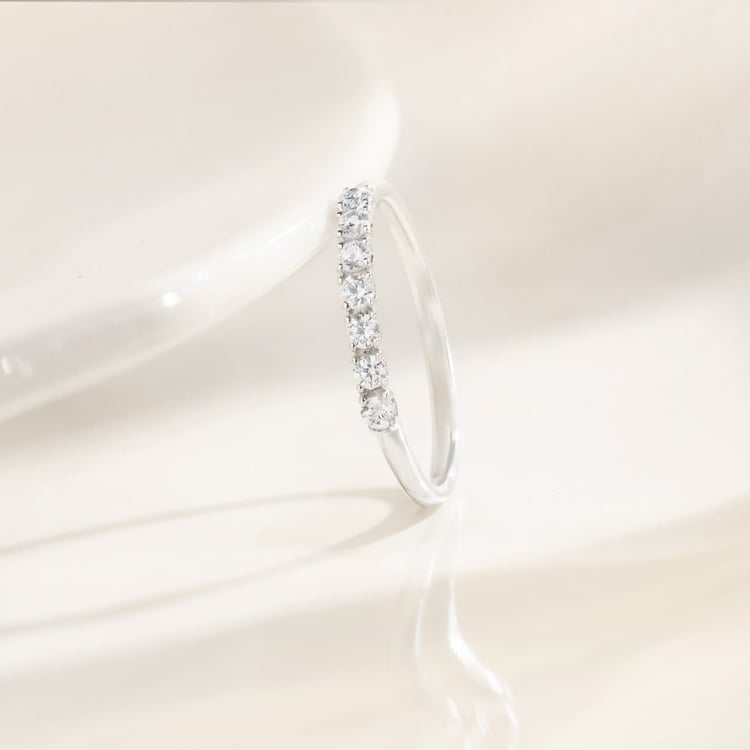 Zlatý romantický eternity prsten s lab-grown diamanty Rexanne 165091