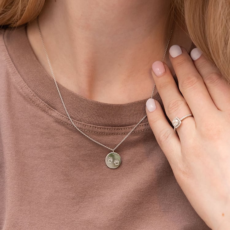 Stříbrný přívěsek s tlapkami a gravírem Darcey 98667