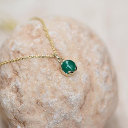 Zlatý přívěsek s cabochon onyxem Azalea