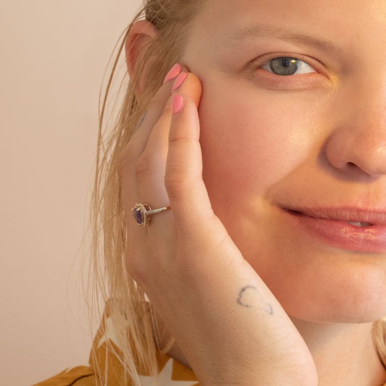 Zlatý prsten s ametystovým srdcem a diamanty Connelly 101197