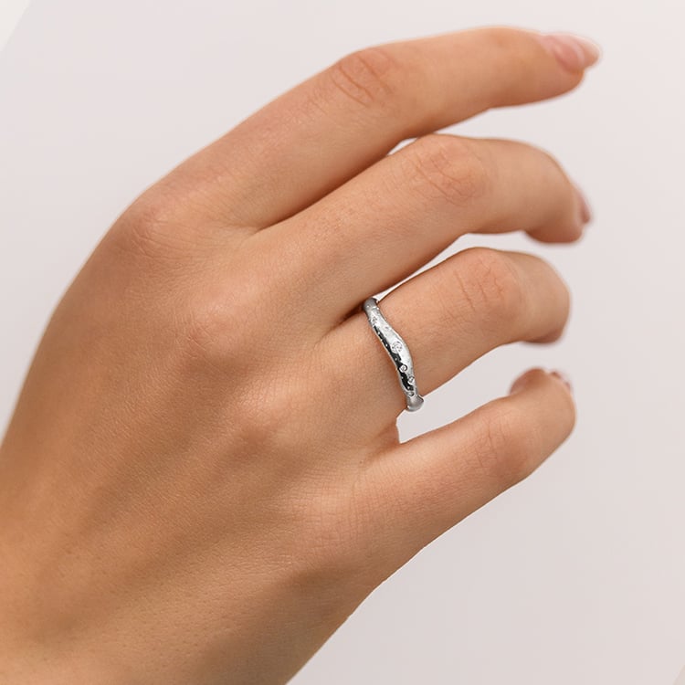 Nepravidelné zlaté snubní prsteny s diamanty Parnell 153253