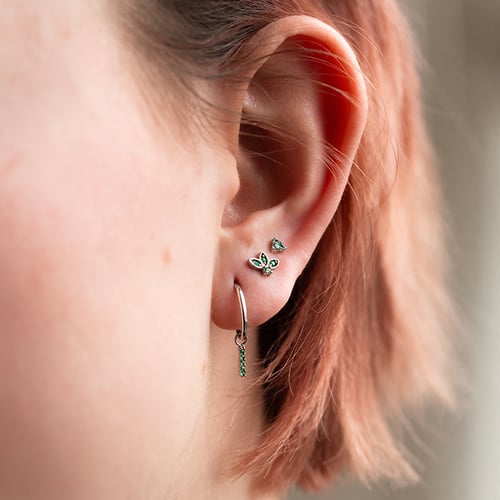 Zlatá piercing náušnice se smaragdy Masha
