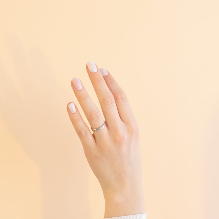 Zlaté snubní prsteny s gravírem a diamanty Davis 100965