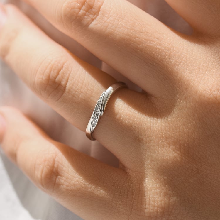 Prsten z bílého zlata s lab grown diamanty Maiara 163780