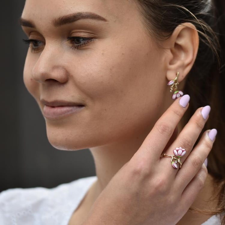 Květinový prsten s enamelem a diamantem 43583