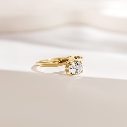 Atypický zásnubní prsten s oval diamantem Adina