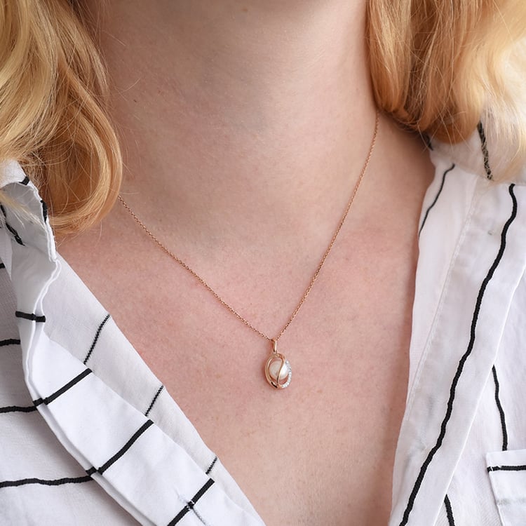 Zlatý přívěsek s perlou 87398