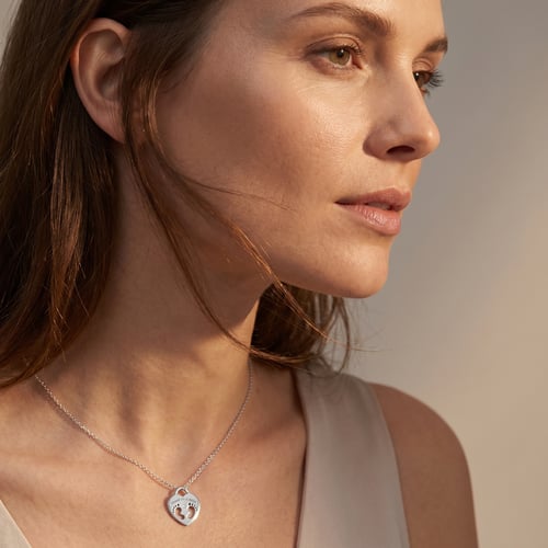 Stříbrný přívěsek dětské nožičky s diamantem a gravírem Olivia