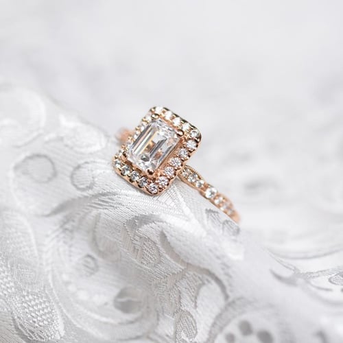 Zásnubní prsten s emerald diamantem Bina
