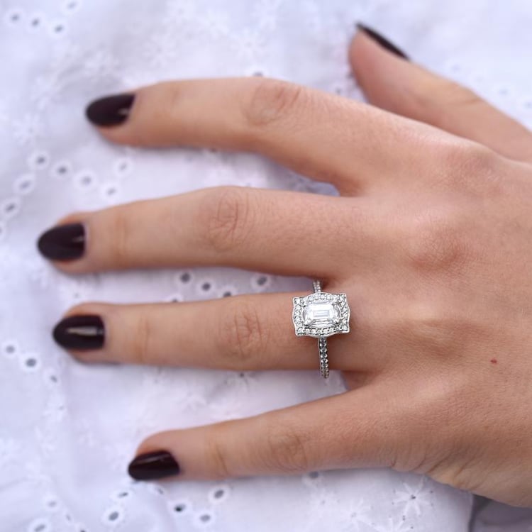 Prsten s emerald diamantem 49662