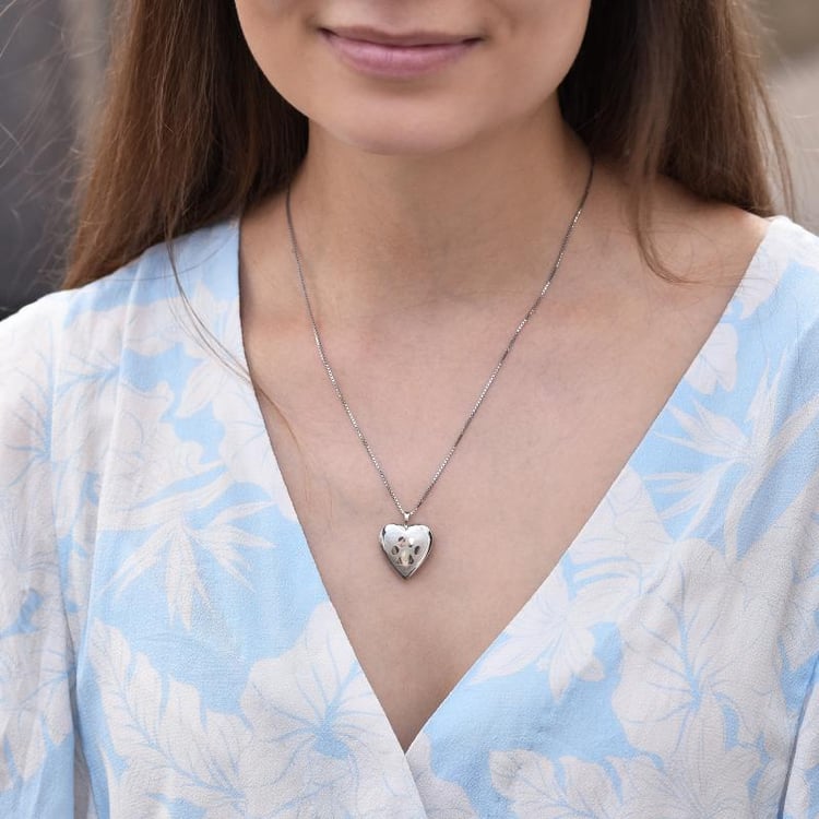 Stříbrný srdíčkový medailon s psí tlapkou 32922