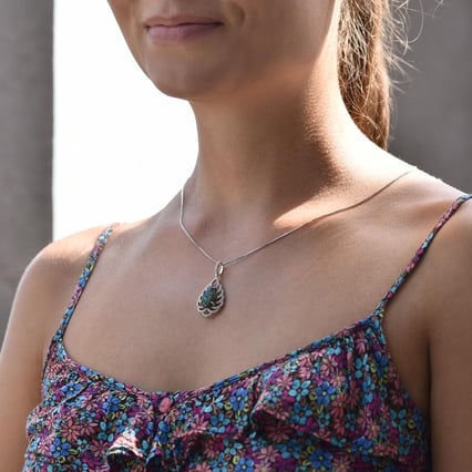 Krásný stříbrný přívěsek s opálem a zirkony Sakia