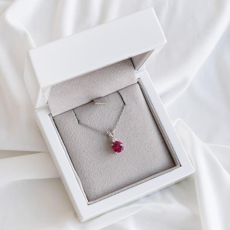 Rubínový náhrdelník s diamantem 93708