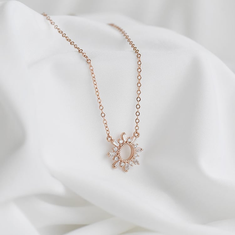 Náhrdelník se sluncem a diamanty 90983